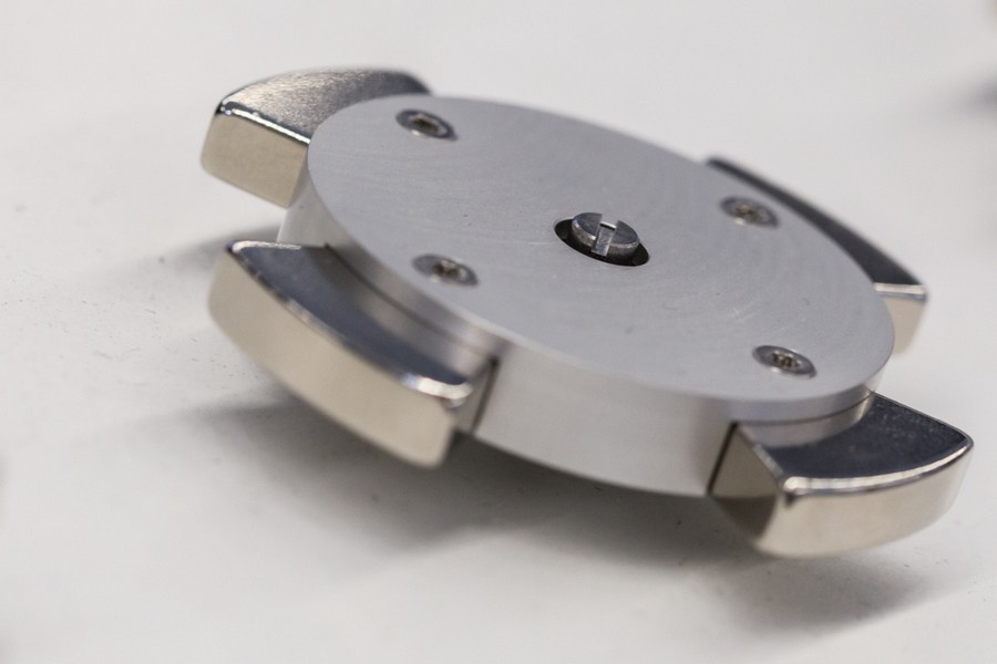 Bild - BTG Elektronik - Dienstleistung - Einkauf - Magnethalter